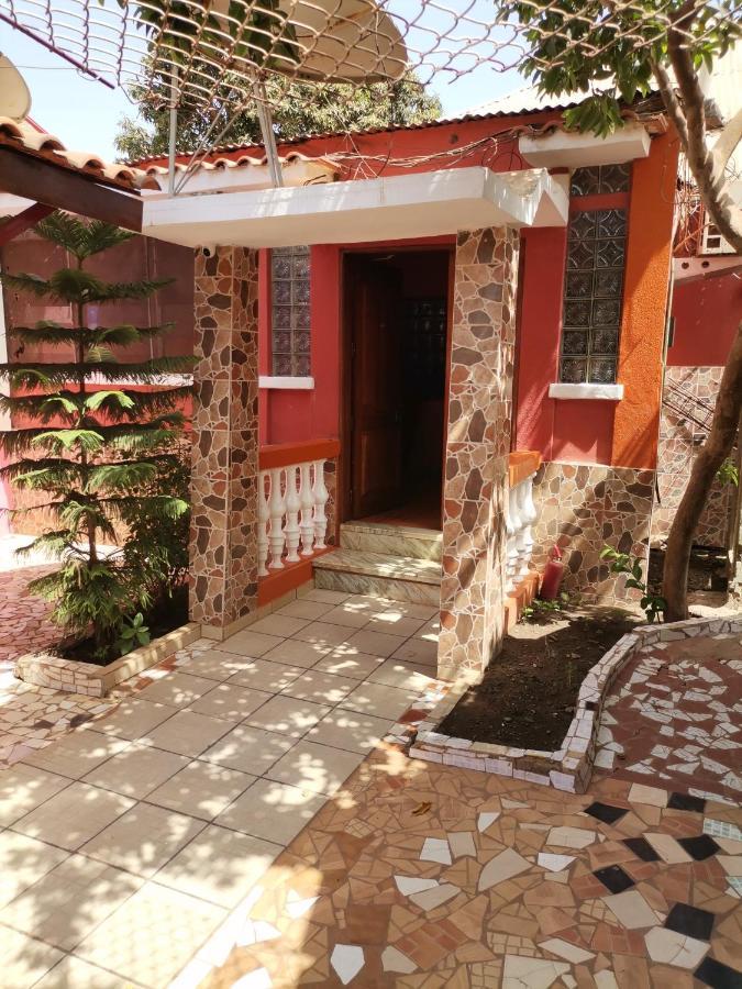 Hotel Badinca Alojamento Low Cost In Bissau Avenida Francisco Mendes Экстерьер фото